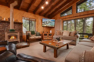 Image de Lake Tahoe Treasure! 4 Bdr Under 10 Min to Beaches, Skiing, Dining & More