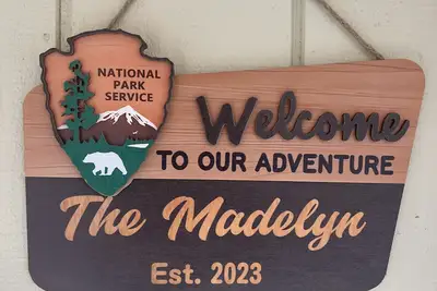 Image de Pet friendly home, pond, paddle boat, fishing gear, hiking, wineries, game room