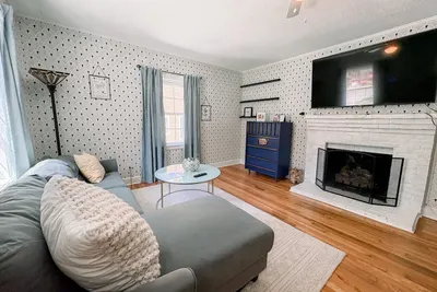 Image de Fenced Backyard- Family Games- Playstation 5! - Close to Downtown