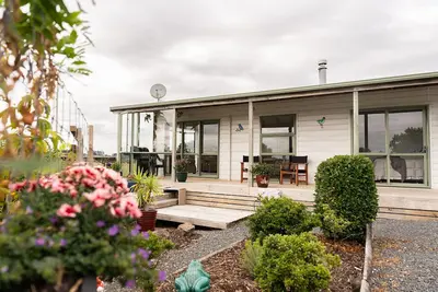 Image de Fantail Cottage - 35mins to Raglan &15 mins to shopping centre. \nFarm outlook