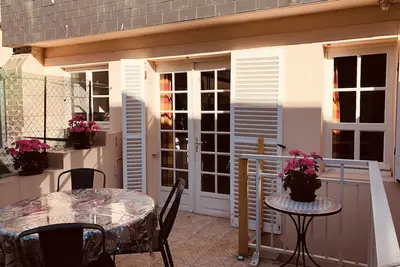 Image de Gîte \"À Bon Port\". Chaleureuse maison donnant sur le port par une petite allée