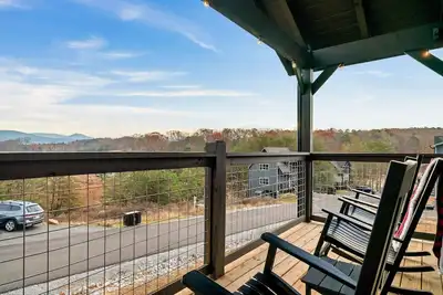 Image de Mountain View Cabin with Space & Activities for the Whole Family. Pet Friendly!