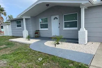 Image de Cozy home 15 minutes away from Tarpon Springs.