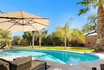 Image de Newly Furnished, Heated Pool, Golf, Spring, Training, Central Locale