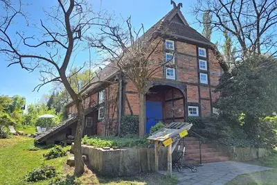 Image de Idyllisches Fachwerkhaus in der Lüneburger Heide mit Badewanne und Kamin