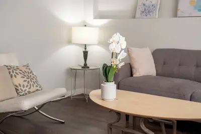 Image de Bow River Haven: 3-Bed Basement Suite