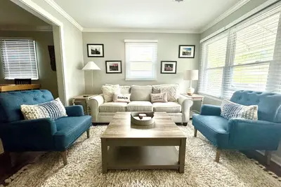 Image de Classic City Cottage - Walk to Stadium!