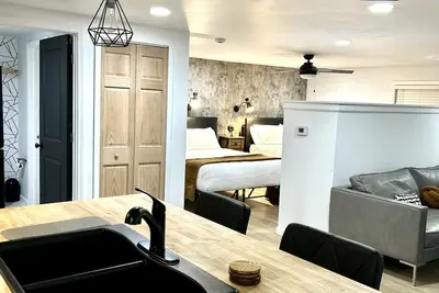 Image de Brand new guest house urban oasis