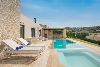 Luxury Corfu Villa: Lithari Exi, Private Pool, Jacuzzi, Sleeps 4-5