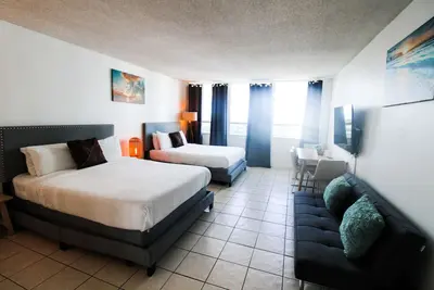 Image de Castle 1205 Large modern corner unit with beach and pool access, gym, tennis, free parking