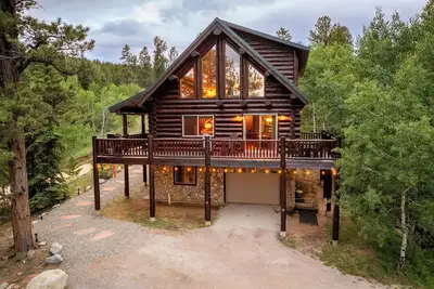Image de Bailey Bear Haus - Colorado Mountain Log Cabin Getaway. Pet friendly!