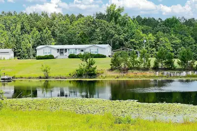 Image de Catch and Relax! Private Family friendly house w/ 5 acre fishing pond.