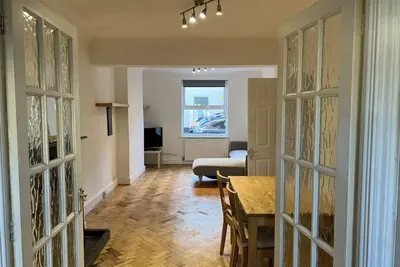 Image de Lovely 3 bedroom home, open living/dining room, 2 bathrooms, garden and garage