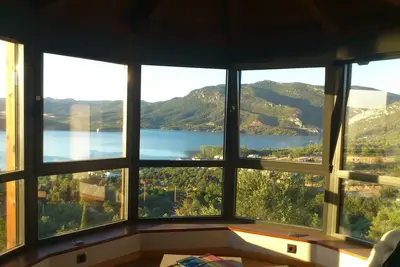 Image de Chalet pour les familles près de Graus. Belles vues sur le lac et les Pyrénées.