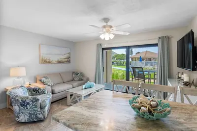 Image de Adorable condo with seasonal beach service!