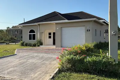 Image de Tropical Luxury Villa @ Lakeside View