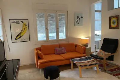 Gorgeous sunny haven in historic Bauhaus bldg steps from Rothschild blvd.