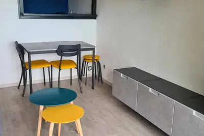 Image de F2 confortable, à 2 minutes de la plage et du port