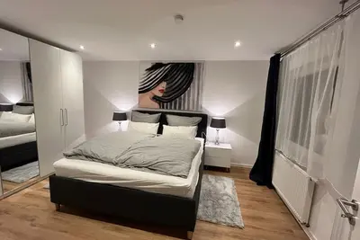 Image de Bright, newly renovated Top flat in a central location