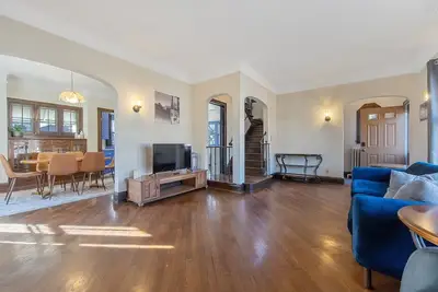 Image de Bright Uptown Home