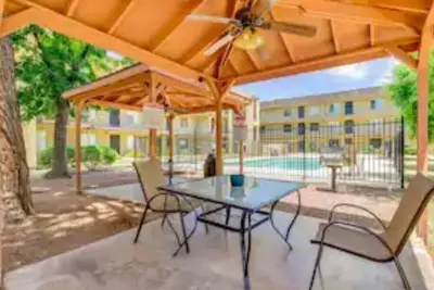 Image de Quiet condo near Mesa Community College & Hospital