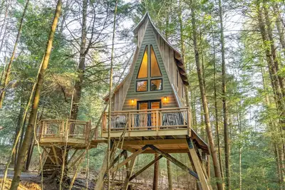 Image de Peaceful Pines Luxury Treehouse