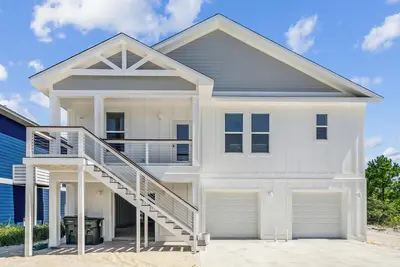 Image de Brand New 1 story 4 Bd/4b home, private pool, close to Johnsons Beach Road Entry