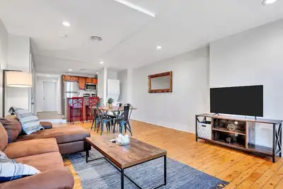 Image de The Collar City Oasis |Pet Friendly|Workspace|Laundry|Hospitals & Colleges|Wifi