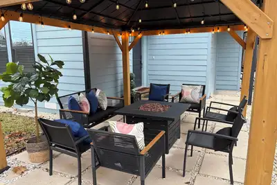 Image de the Maltby Suites featuring the Martini