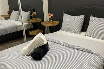 Image de Cozy apartment in the heart of downtown Montreal - À la rue Peel