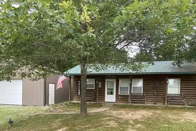 Image de 30 miles from Brick’s Off Road! 600 yds from Current River. Access to boat ramp