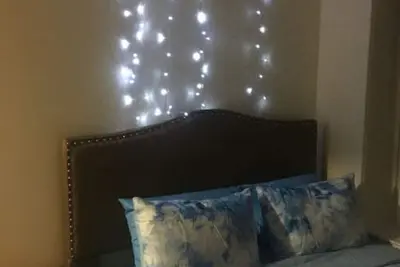 Image de 2 bedroom suite with free parking