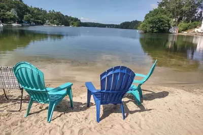 Image de Old school family fun on the lake! Sleeps 10, lake access, large deck with Bbq