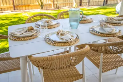 Image de 2 Bedroom Luxe Apartment at Hastings Cove!