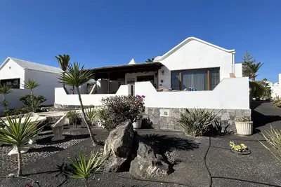 Schöner Bungalow in Playa Bastian, Costa Teguise