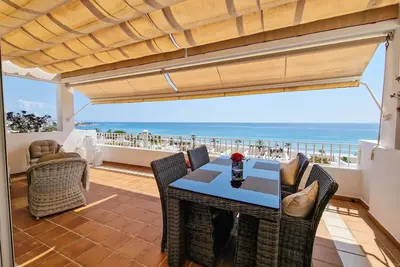 Image de Superbe appartement face à la Méditerranée pour des vacances parfaites!