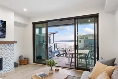 Image de Coastal Haven at The Beach House