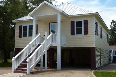 Image de Stargazer - Steinhatchee Landings, Sleeps 10\nCottage is directly behind the pool