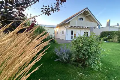 Image de Cozy vacation home on the beautiful Mühlfeldsee with private beach, sauna and fireplace