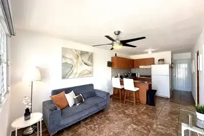 Image de Charming & Central Getaway