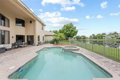 Image de Private Gated Estate w/ heated pool/spa 5b5ba many options flexible