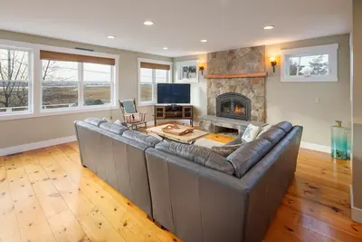 Image de Coastal Retreat in Plum Island – 3 Minutes to the Beach!
