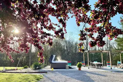 Image de Weekend getaway with Hot Tub, pet friendly. 30 mins from Columbus.