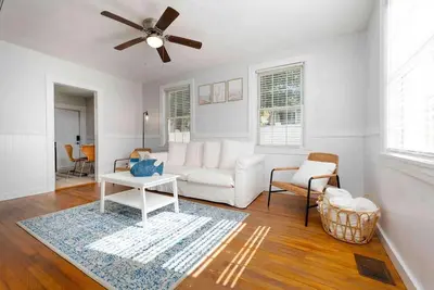 Image de Peaceful beach condo - just steps to the beach!