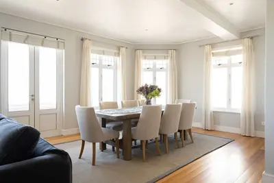 Image de Cozy and luxurious apartment overlooking the Kalk bay Harbour.