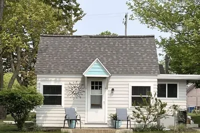 Image de Lakeview Cottage, Walk to the beach, parks & downtown. Early booking discount!