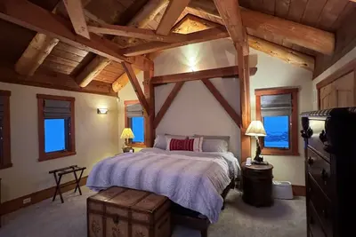 Image de Luxury Stratton Mtn Ski Chalet-  3 min to mtn base, on shuttle route!