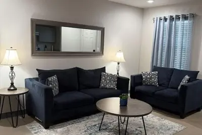 Image de Brand New! Charming and Cozy Too Apartment