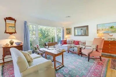 Image de Stroll to Shore & Shopping: Cozy Cape Cod Escape