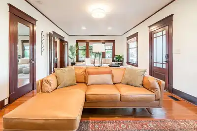 Image de Bungalow 1922 Downtown with sauna, king bed, fast internet, close to Wwu